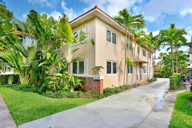 1-bedroom rental at 219 Menores Avenue #2, Coral Gables