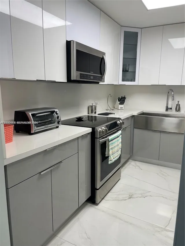 2-bedroom rental at 2101 S Ocean Drive #405, Hollywood