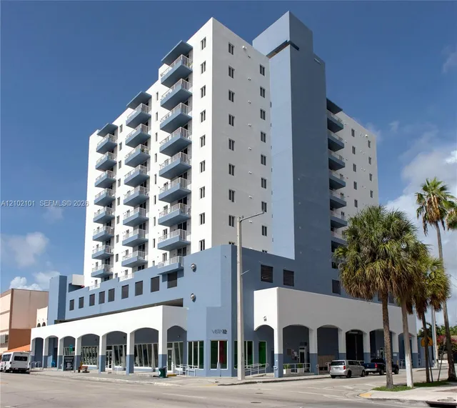 3-bedroom rental at 420 SW 12th Avenue #706, Miami