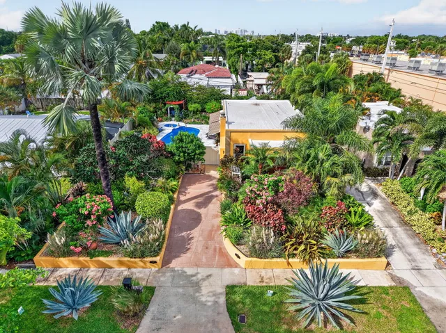 2-bedroom home at 415 Colonial Road, West Palm Beach