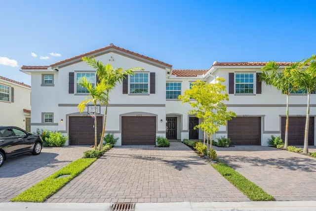 3-bedroom rental at 6758 Broadwater Lane, Lake Worth