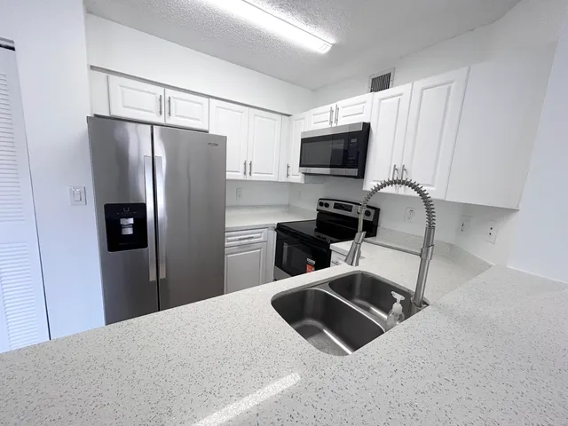 1-bedroom rental at 771 N PINE ISLAND Road #308, Plantation