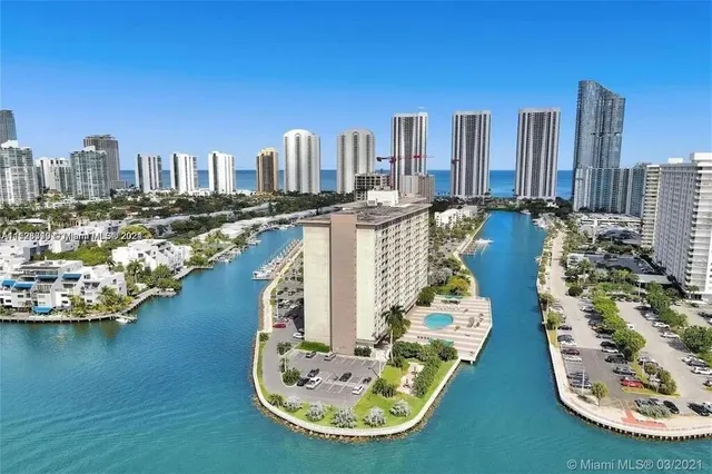 1-bedroom rental at 400 KINGS POINT Drive #1426, Sunny Isles Beach