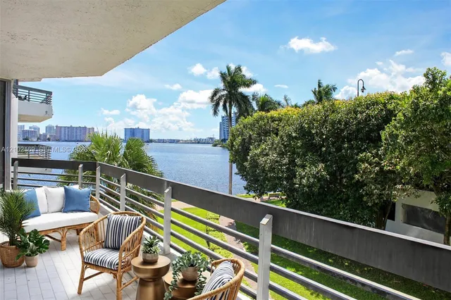 2-bedroom home at 19101 NE 36th Court #302, Aventura