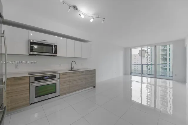 1-bedroom home at 1300 Brickell Bay Drive #1203, Miami