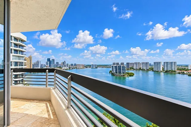 2-bedroom home at 19101 NE 36th Court #2705, Aventura