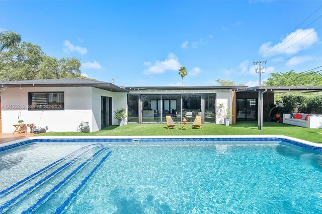 4-bedroom rental at 4000 N Circle Drive #n/a, Hollywood