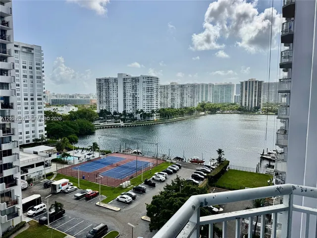 2-bedroom rental at 18051 Biscayne Boulevard #1002, Aventura