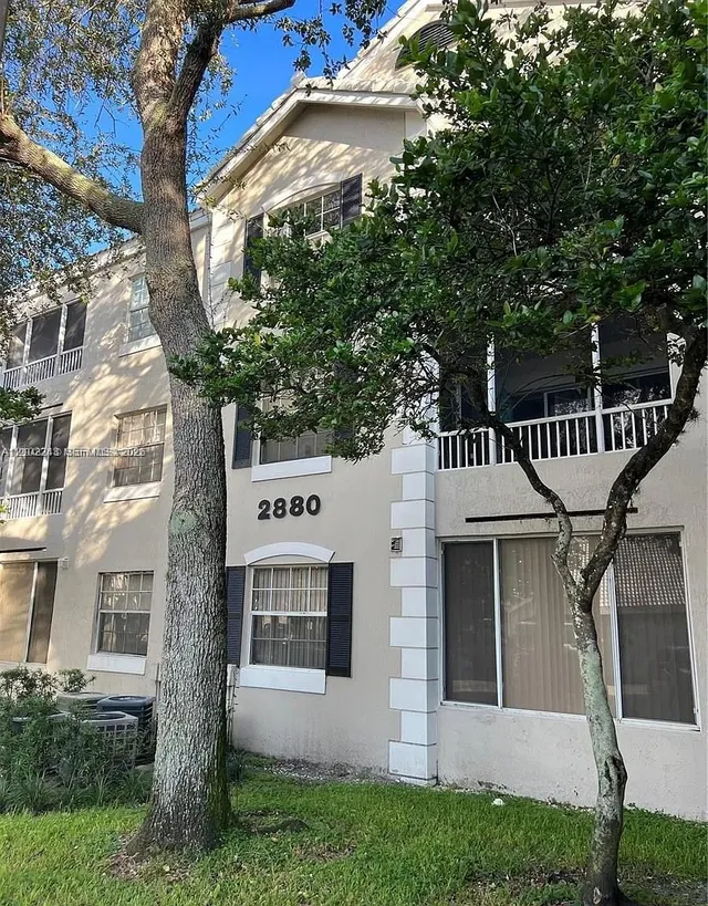 1-bedroom rental at 2880 N Oakland Forest Drive #209, Oakland Park