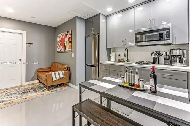 2-bedroom rental at 2302 Taylor Street #3, Hollywood