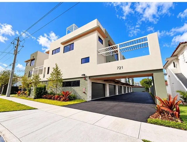 3-bedroom rental at 721 SW 11th Street #B, Miami