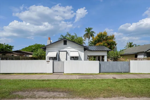 2-bedroom home at 630 NW 6 Avenue, Homestead