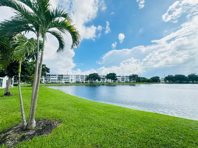 1-bedroom home at 2079 Harwood F, Deerfield Beach