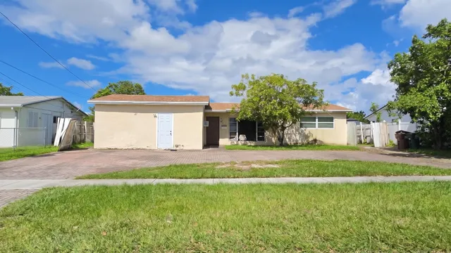 6-bedroom rental at 411 NW 39TH Street, Deerfield Beach
