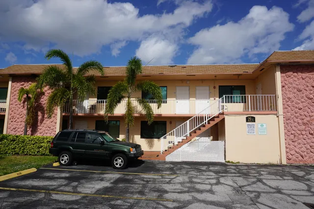 1-bedroom rental at 29 E SHERIDAN Street #107, Dania Beach