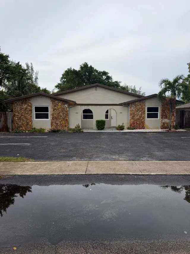 4-bedroom rental at 2950 SE 2ND Street, Boynton Beach