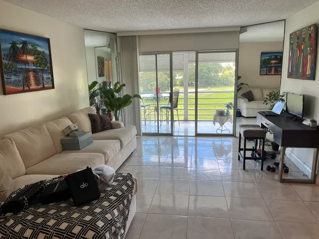 2-bedroom rental at 3871 VIA POINCIANA #402, Lake Worth