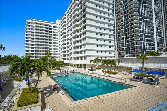 2-bedroom home at 4747 Collins Avenue #1506, Miami Beach