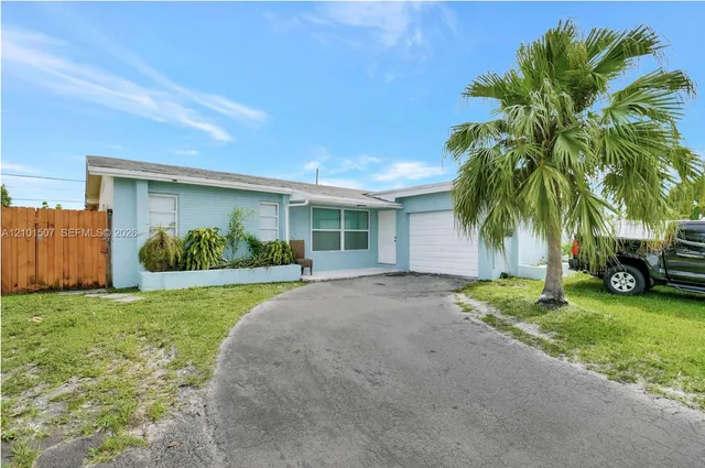 4-bedroom home at 8960 Sunset Strip, Sunrise