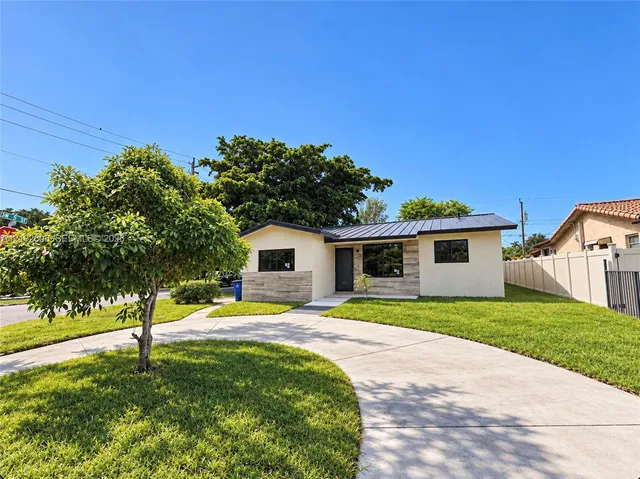 4-bedroom home at 424 3rd, Hallandale Beach