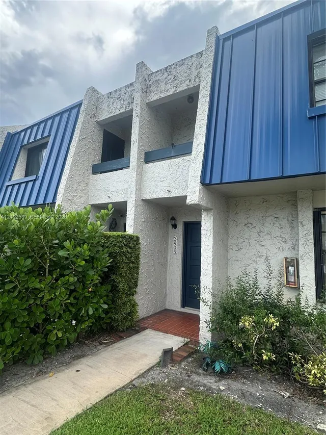 3-bedroom home at 3905 Sheridan Street, Hollywood