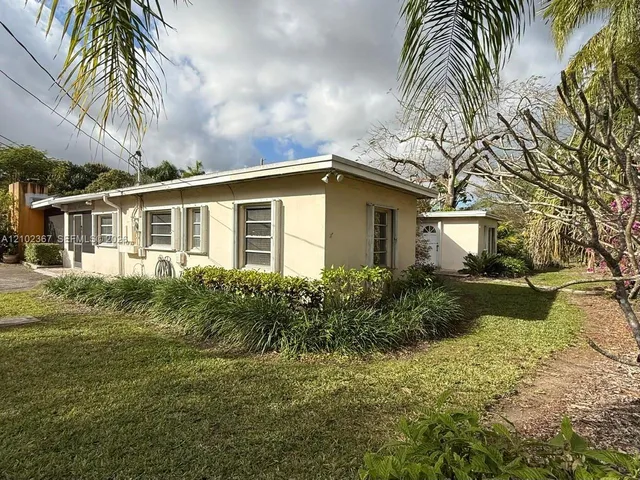 4-bedroom rental at 11624 SW 93rd Street #1, Miami