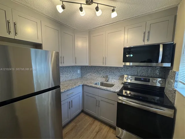 1-bedroom rental at 707 S 19th Avenue #3, Hollywood