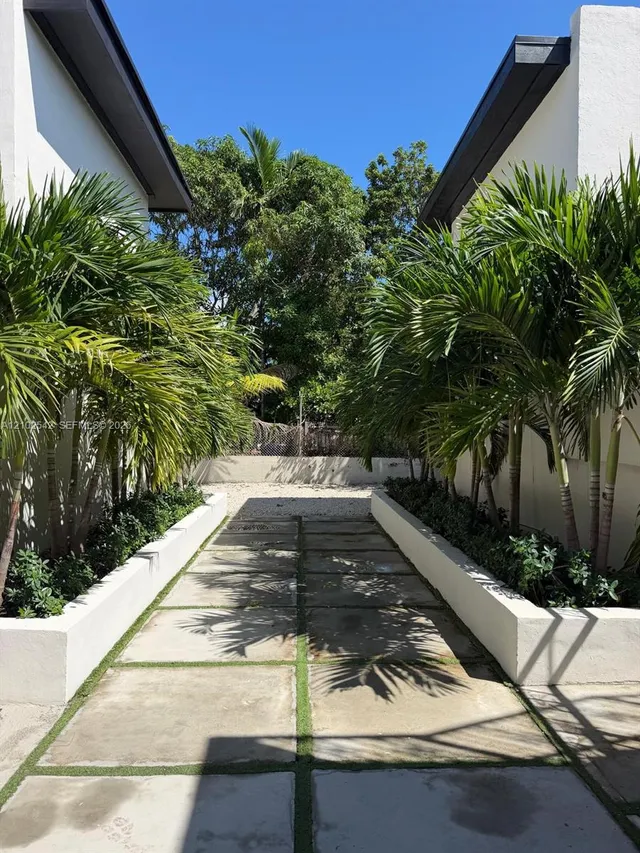 1-bedroom rental at 7521 NE 2nd Court #2, Miami