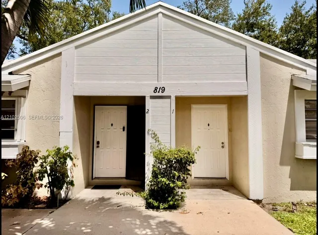 2-bedroom rental at 819 NE 214th Lane #1, Miami