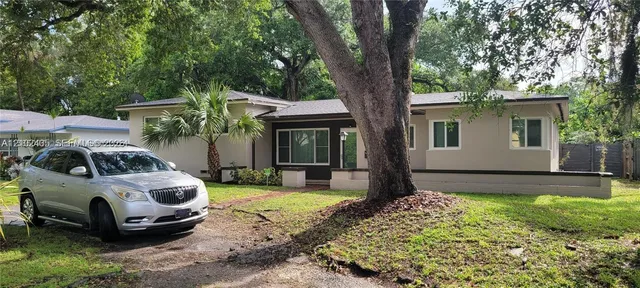 5-bedroom rental at 15110 NE 9th Court #0, North Miami Beach