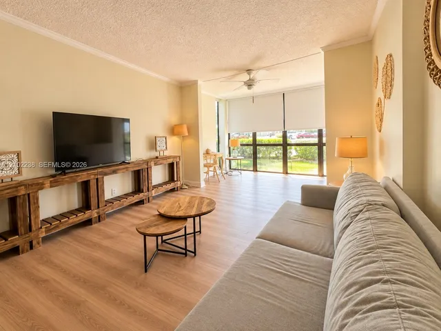 1-bedroom rental at 1000 Parkview Drive #127, Hallandale Beach
