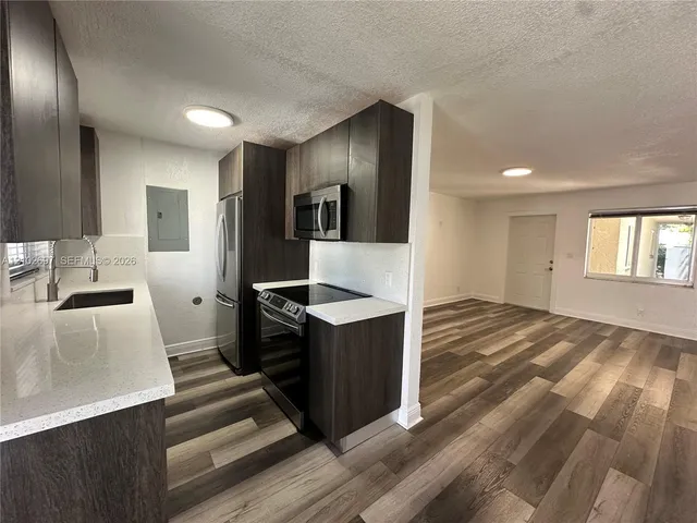 2-bedroom rental at 913 NE 17th Street #2, Fort Lauderdale