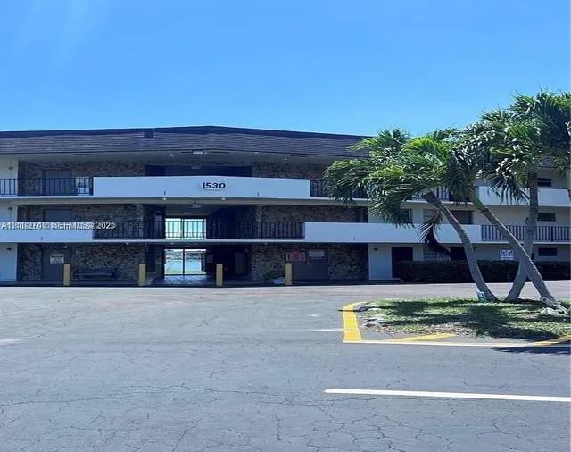 1-bedroom rental at 1530 NE 191st Street #142, Miami