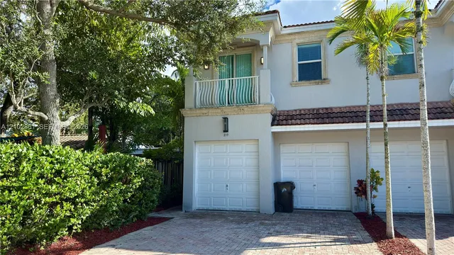 3-bedroom rental at 210 SW 9th Street #210, Fort Lauderdale