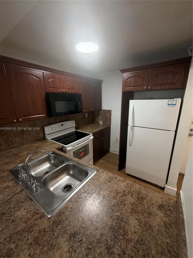 1-bedroom rental at 16465 NE 22nd Avenue #412, North Miami Beach