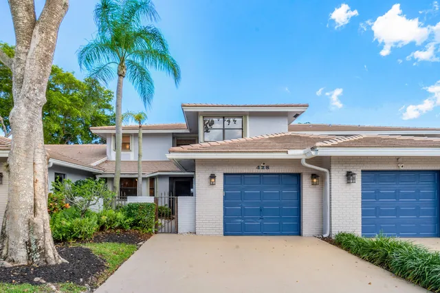 3-bedroom rental at 428 DEER CREEK LAKE POINT SOUTH Lane, Deerfield Beach