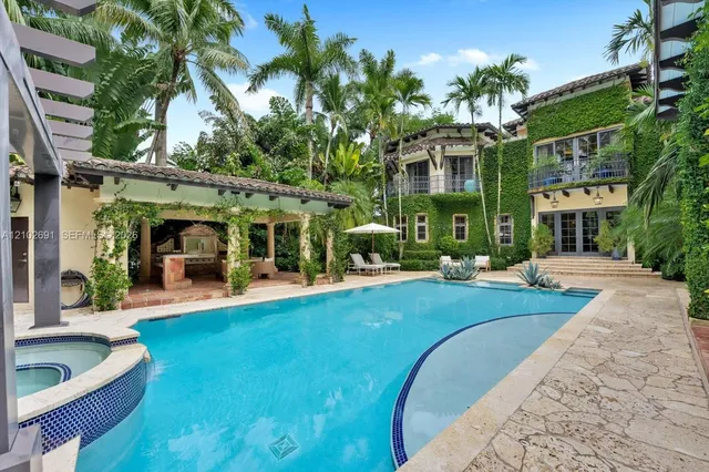 6-bedroom home at 5746 SW 100th Street, Pinecrest