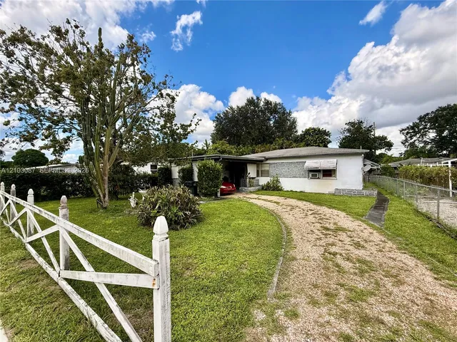 2-bedroom home at 6409 Mayo Street, Hollywood
