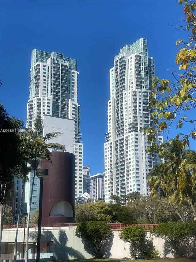 2-bedroom rental at 244 Biscayne Boulevard #2409, Miami