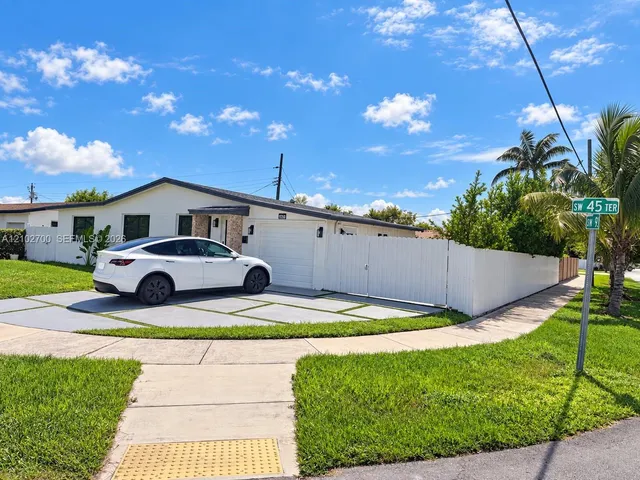 3-bedroom rental at 9350 SW 45th Terrace #9350, Miami