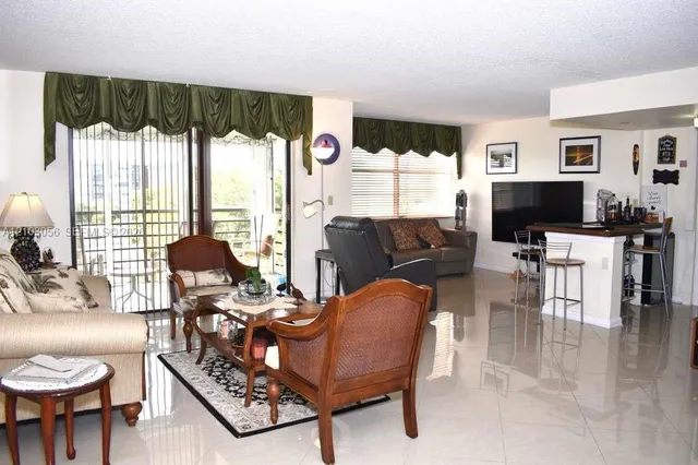 3-bedroom rental at 1300 Saint Charles Place #617, Pembroke Pines
