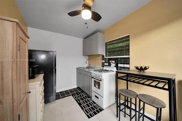 1-bedroom rental at 20106 NW 32nd Place #1B, Miami Gardens