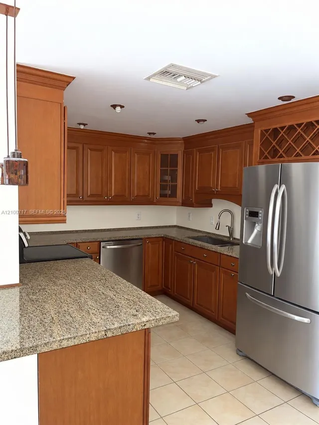 3-bedroom rental at 13510 NE 20th Court #13510, North Miami