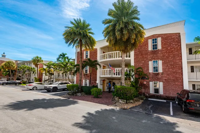 1-bedroom home at 465 Paradise Isle Boulevard, Hallandale Beach