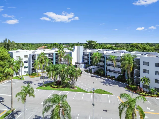 2-bedroom home at 1021 Mockingbird Lane #415, Plantation