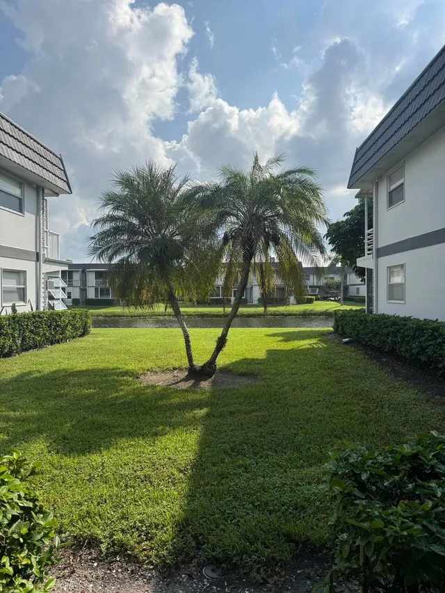 2-bedroom rental at 305 Saxony G, Delray Beach