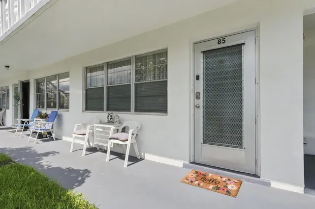 1-bedroom rental at 85 KINGSWOOD E, West Palm Beach