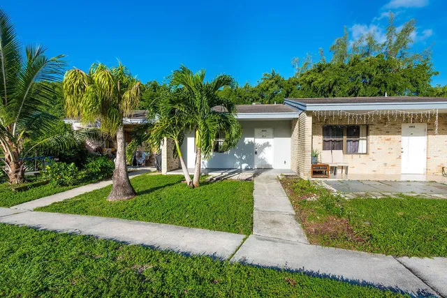 2-bedroom rental at 4953 Freedom Circle #302, Lake Worth