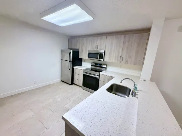 1-bedroom rental at 10111 W SUNRISE Boulevard #104, Plantation