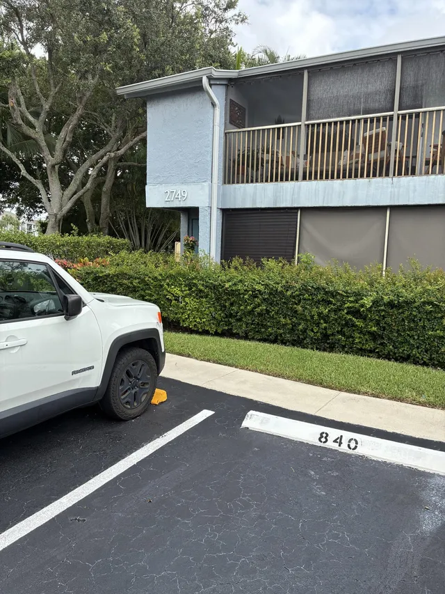 2-bedroom rental at 2749 S OAKLAND FOREST Drive S #203, Oakland Park